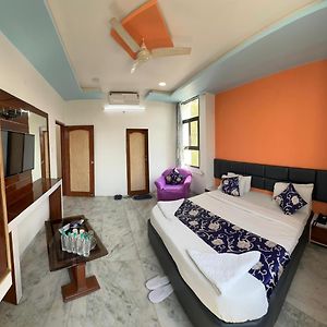 Hotel Indore Palace - Feel At Home